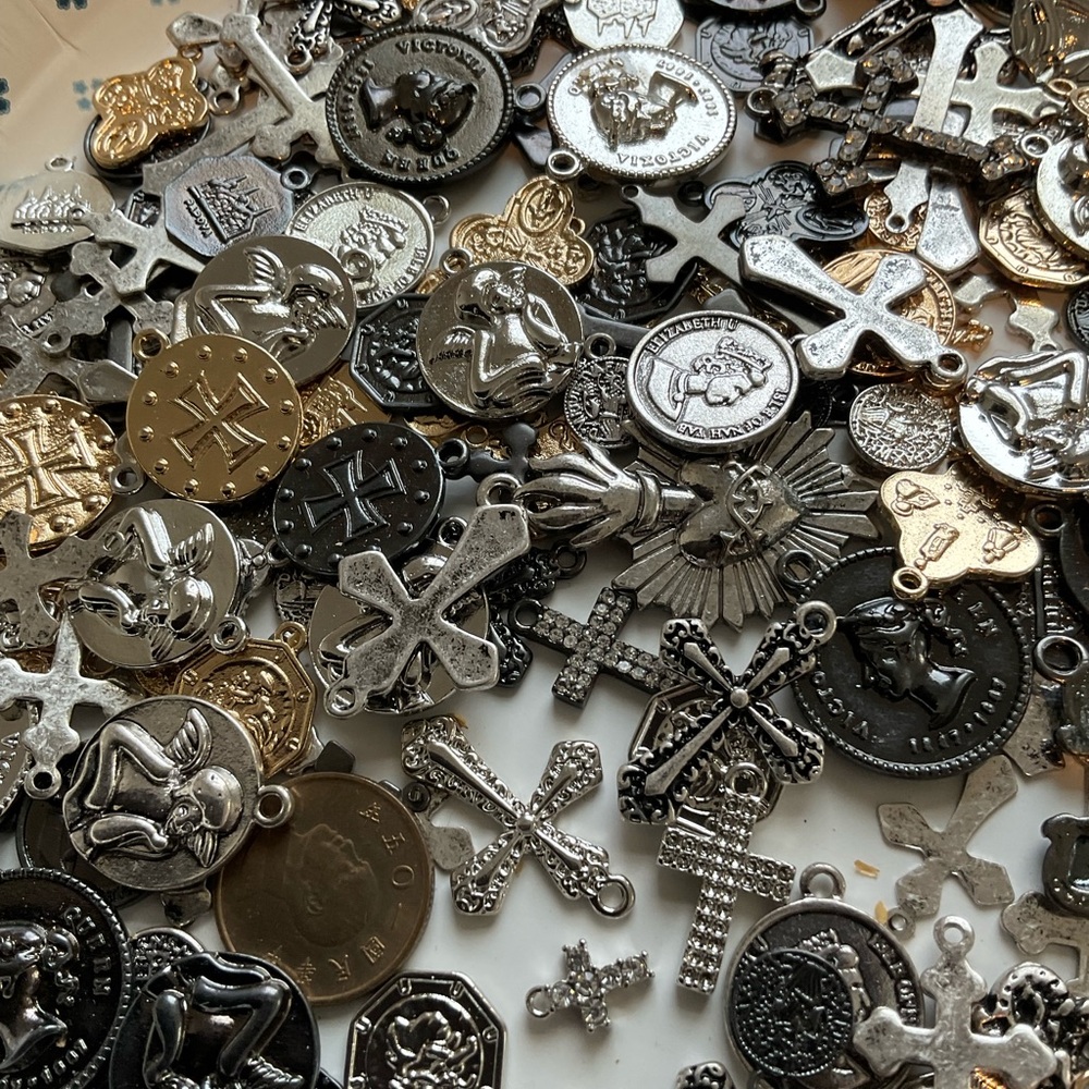 Lot of Religious Charms for Crafting - Picture 4 of 10